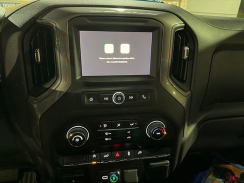 Used 2022 Chevrolet Silverado 1500 Custom image 11