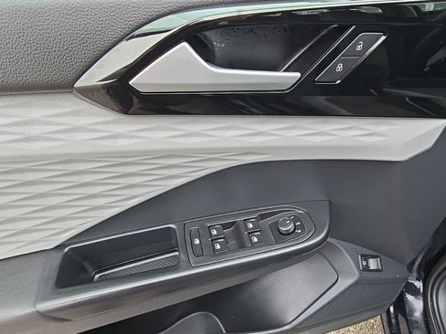 Certified 2023 Volkswagen Taos S image 16