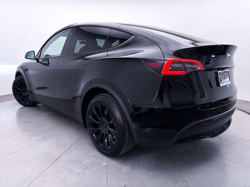 Used 2023 Tesla Model Y Long Range AWD/4WD image 2