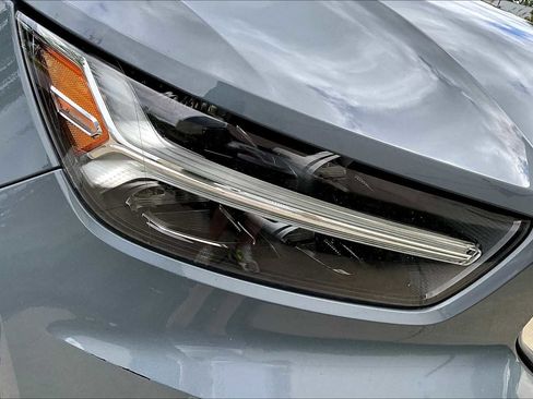 Used 2022 Volvo XC40 T5 Momentum image 26