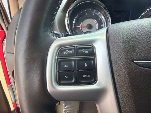 Used 2015 Chrysler Town & Country Touring-L w/ Driver Convenience Group FWD image 24