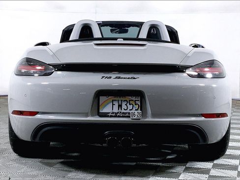 Used 2024 Porsche 718 Boxster RWD image 10