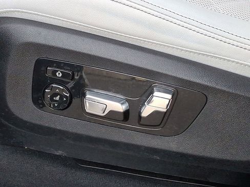Used 2025 BMW X5 M60i w/ Climate Comfort Package image 9