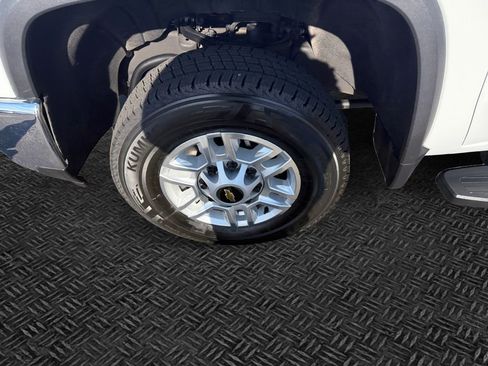 Used 2025 Chevrolet Silverado 2500 LT w/ Convenience Package image 11