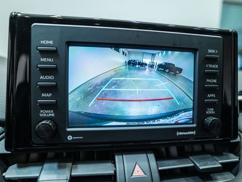 Used 2020 Toyota RAV4 XLE w/ Convenience Package image 30