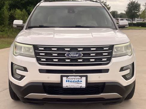 Used 2017 Ford Explorer Limited w/ Equipment Group 301A FWD image 7