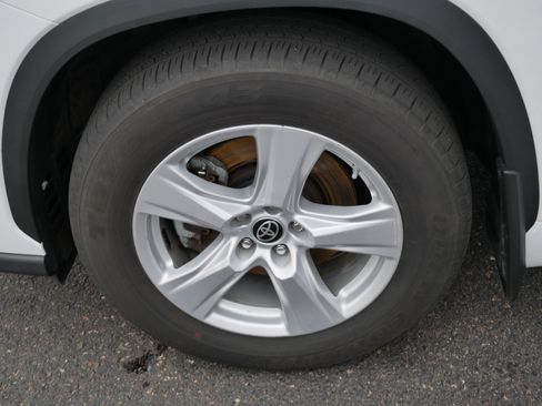 Used 2022 Toyota Highlander LE AWD/4WD image 15