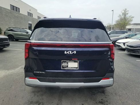New 2026 Kia Carnival EX image 5