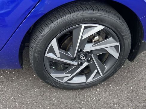 Certified 2025 Hyundai Elantra Sport image 9