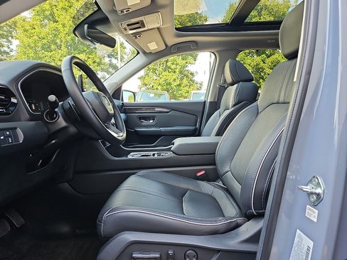 Used 2024 Honda Pilot Elite image 4