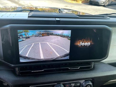 Used 2025 Jeep Wrangler Sport S image 23