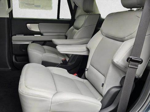 New 2026 Ford Expedition Active image 16