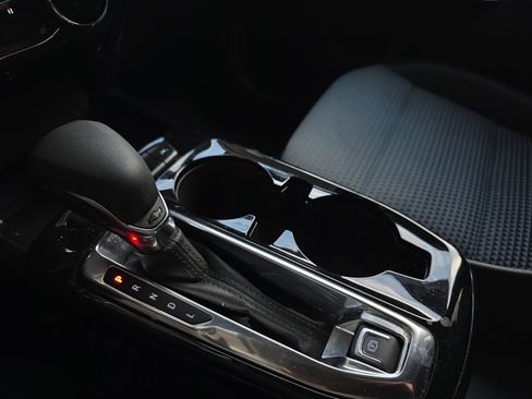 Used 2025 Chevrolet Trax LT w/ LT Convenience Package image 18