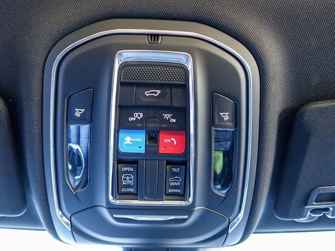 New 2025 Jeep Grand Cherokee Altitude image 20