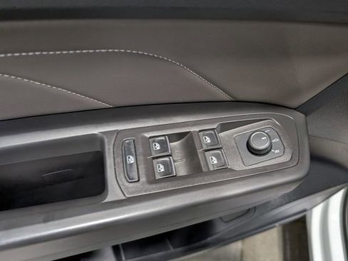Used 2023 Volkswagen Atlas Cross Sport SE w/ Black Wheel Package AWD/4WD image 13