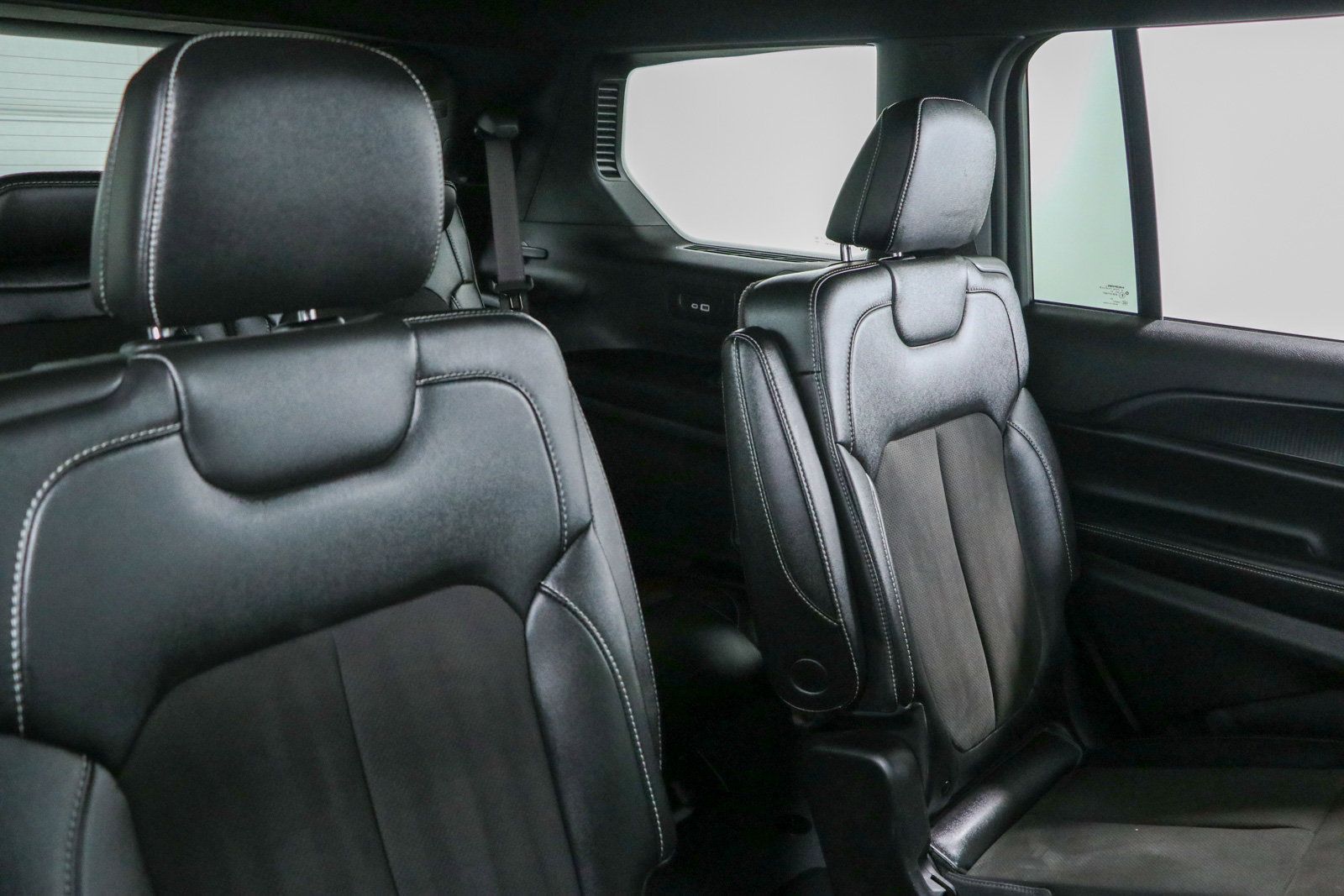 Used 2023 Jeep Grand Cherokee L Laredo AWD/4WD image 29