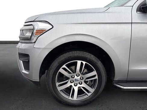 Used 2023 Ford Expedition XLT image 13