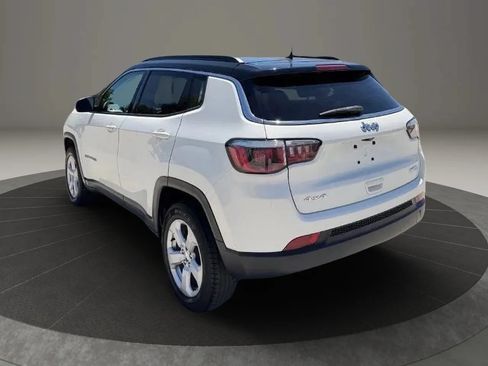 Used 2018 Jeep Compass Latitude w/ Cold Weather Group AWD/4WD image 5