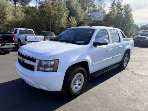 Used 2007 Chevrolet Avalanche LT w/ LT Preferred Equipment Group image 2