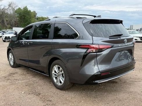 Used 2025 Toyota Sienna Limited AWD/4WD image 3