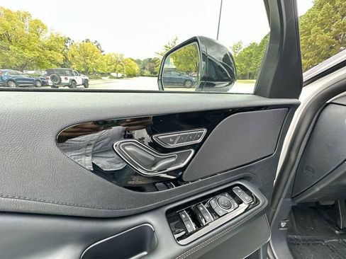 New 2025 Lincoln Aviator AWD image 12