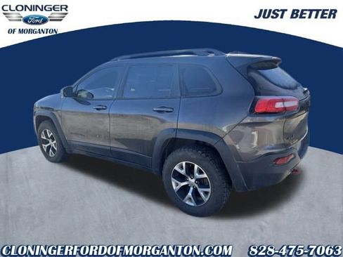 Used 2017 Jeep Cherokee Trailhawk image 9