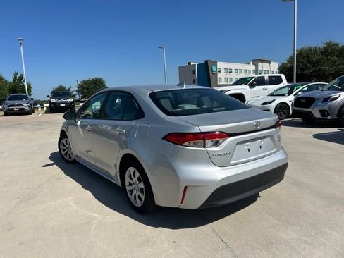 Used 2026 Toyota Corolla LE FWD image 5