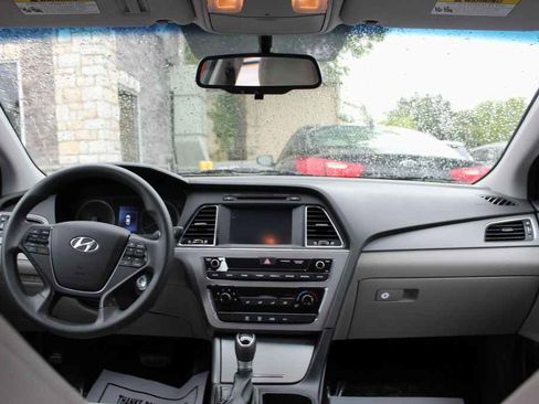 Used 2017 Hyundai Sonata SE image 25