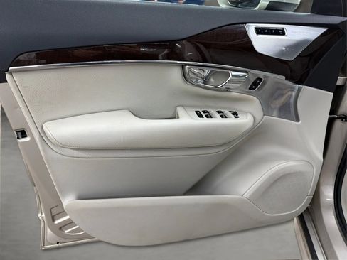 Used 2016 Volvo XC90 T6 Momentum w/ Momentum Plus Package image 45