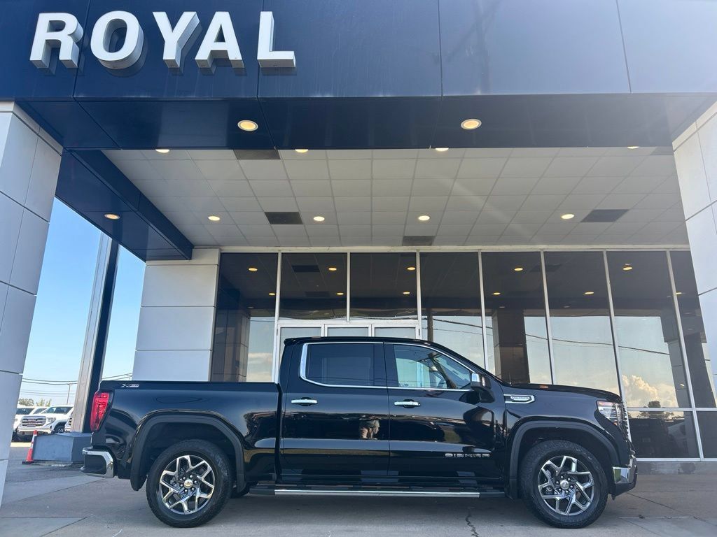 Used 2025 GMC Sierra 1500 SLT AWD/4WD image 1