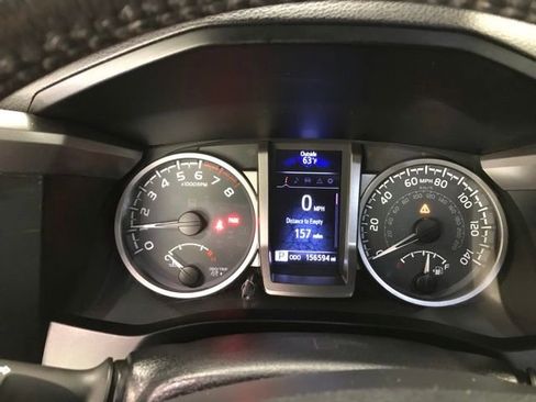Used 2018 Toyota Tacoma SR5 AWD/4WD image 16