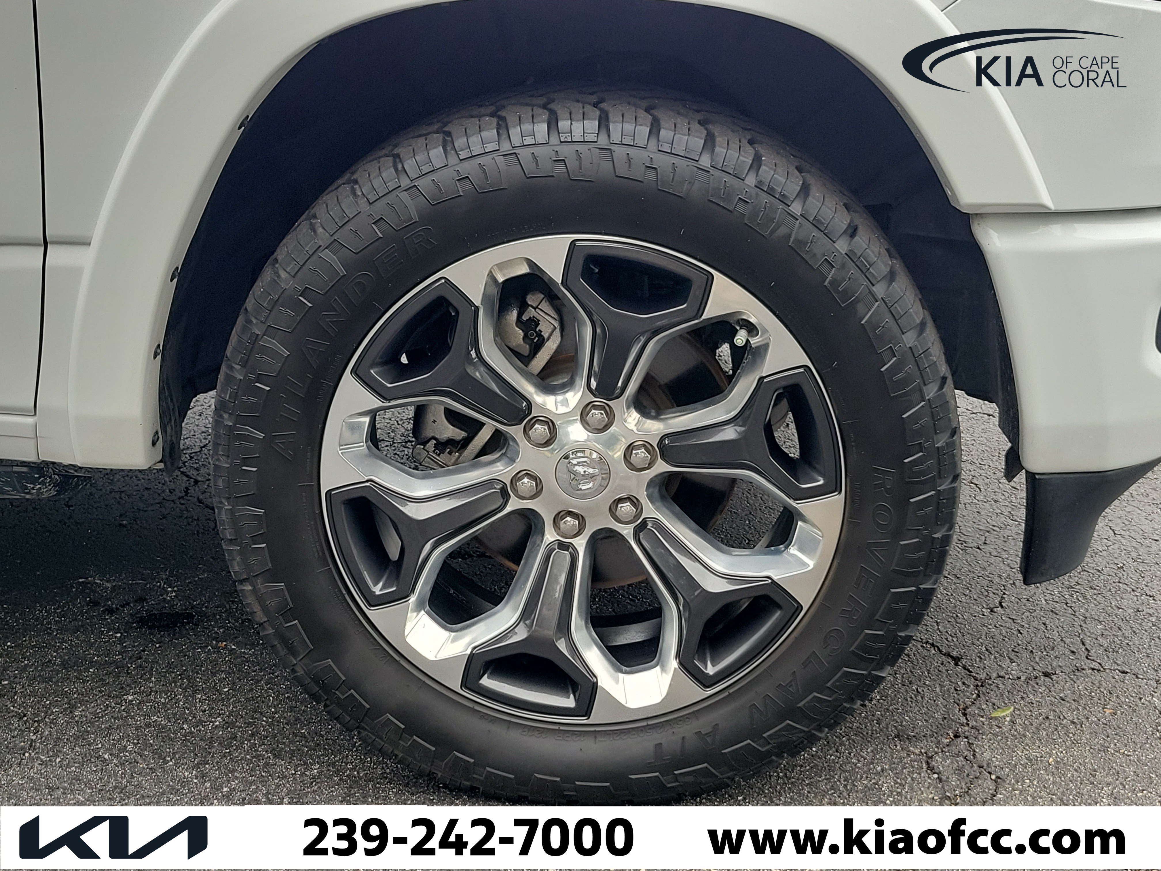 Used 2022 RAM 1500 Limited w/ Body Color Bumper Group AWD/4WD image 7