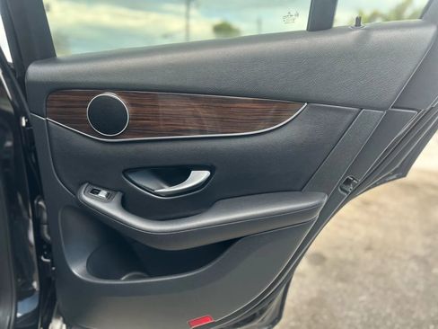 Used 2019 Mercedes-Benz GLC 300 image 37