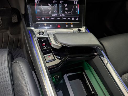 Used 2021 Audi e-tron Prestige w/ Prestige Package image 23