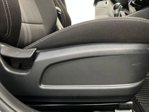 Used 2025 Hyundai Venue SEL FWD image 23