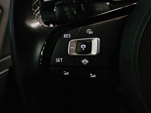 Used 2019 Volkswagen Golf R 4-Door image 25