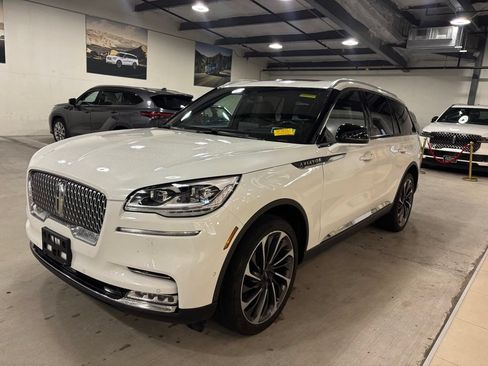 Used 2022 Lincoln Aviator Reserve w/ Equipment Group 201A AWD/4WD image 2