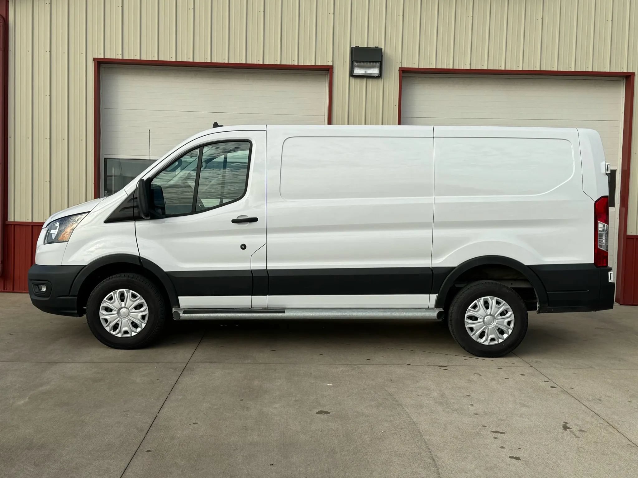 Used 2024 Ford Transit 250 Low Roof w/ Exterior Upgrade Package RWD image 17