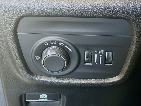 Used 2023 Jeep Grand Cherokee Altitude AWD/4WD image 17