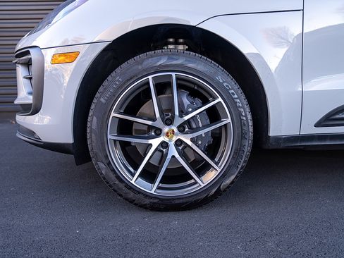 Used 2025 Porsche Macan image 22