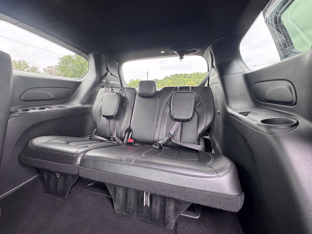 Used 2025 Chrysler Pacifica Select FWD image 18