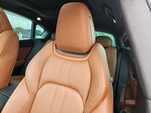 Used 2018 Maserati Levante GranSport AWD/4WD image 11