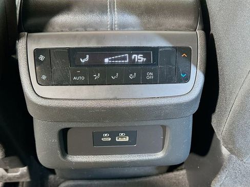 Used 2022 Nissan Pathfinder SV w/ SV Premium Package image 23