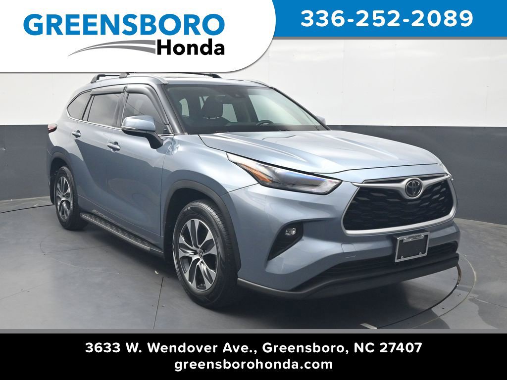 Used 2022 Toyota Highlander XLE FWD 360° Tour