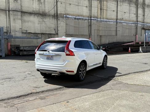 Used 2017 Volvo XC60 T6 Dynamic w/ Preferred Option Package AWD/4WD image 10