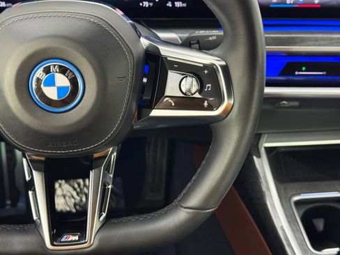 Used 2023 BMW i7 xDrive60 image 24