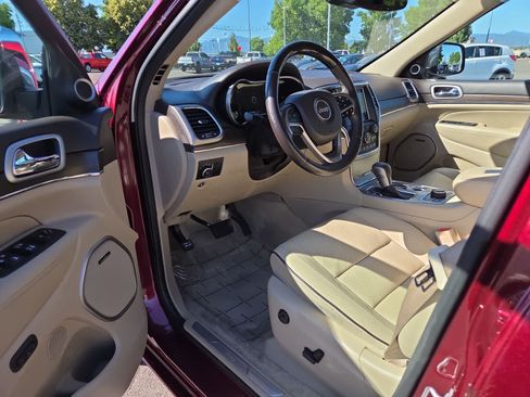 Used 2018 Jeep Grand Cherokee Overland AWD/4WD image 10