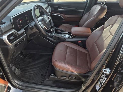 Used 2023 Kia Telluride EX w/ EX Captain's Chair Package image 12