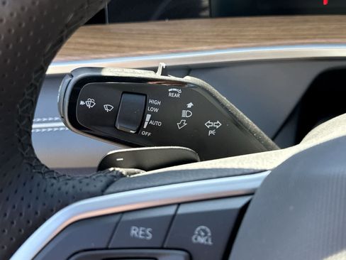 New 2026 Volkswagen Tiguan SEL R-Line AWD/4WD image 25