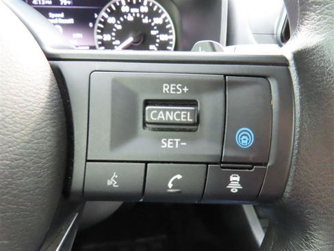 Used 2024 Nissan Rogue SV FWD image 21